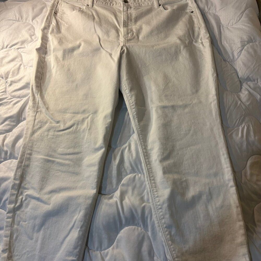 American Eagle Jeans Cream White Size 22 Regular Inseam 28 inches Mom Jean